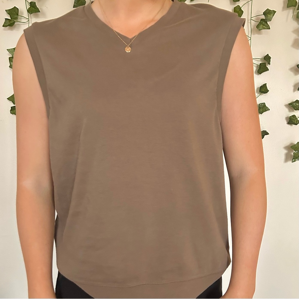 Vintage Round Tree & Yorke y2k 90s Light Brown V-Neck Sweater Vest